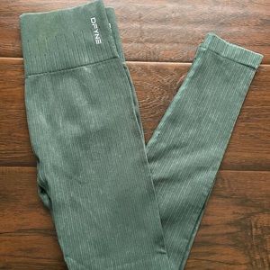 Ribbed green dfyne leggings sm